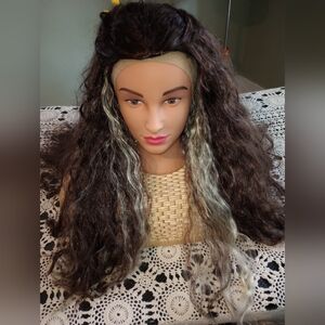 EUC 22 inch wavy wig Dark brown black with front blonde highlights synth…